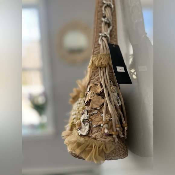 Elegant Floral Embellished Beige & Tan Handbag NWT - Picture 5 of 13